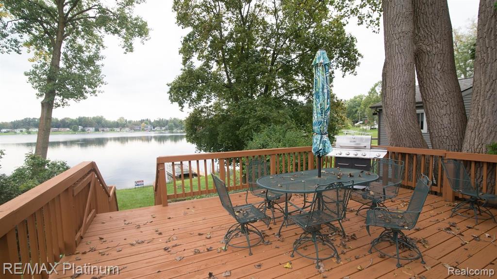2517 Rubbins Road Howell, MI 48843 - Photo 2 of 31