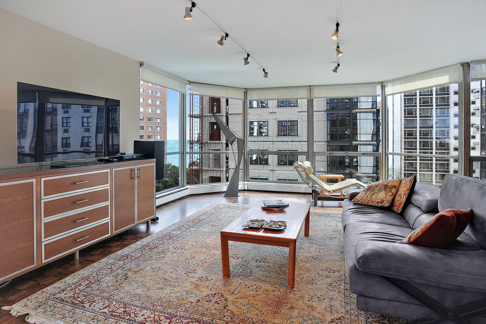 1310 North Ritchie Court, Unit 8D Chicago, IL 60610 - Photo 5 of 24