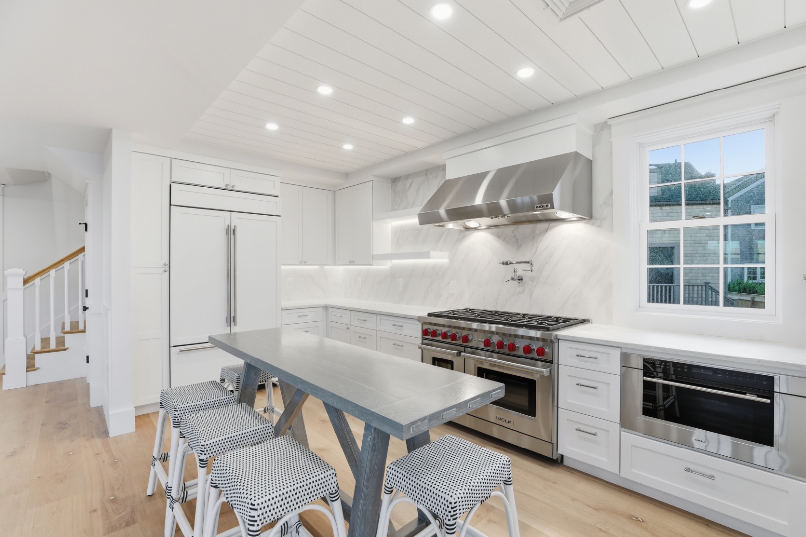6 Mariner Way Nantucket, MA 02554 - Photo 8 of 31 a kitchen with a stove and a microwave