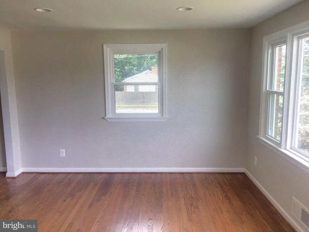 5501 Kirby Road Clinton, MD 20735 - Photo 13 of 22 Living Room