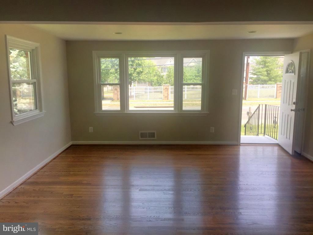 5501 Kirby Road Clinton, MD 20735 - Photo 19 of 22 Family Room