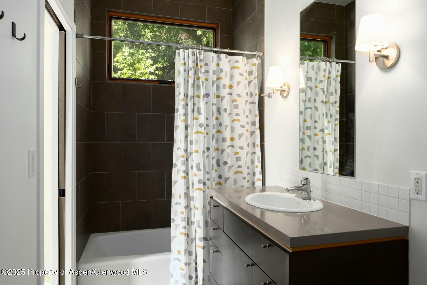 200 East Homestead Drive Basalt, CO 81621 - Photo 16 of 37 Bathroom