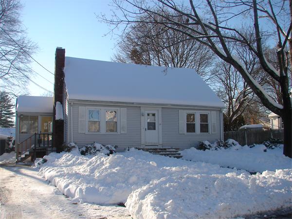 17 Sherwood Road Stoneham, MA 02180 - Photo 1 of 11 Gallery Image 1
