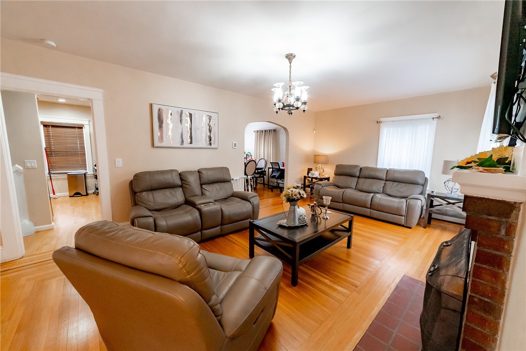 71 Calaman Road Cranston, RI 02910 - Photo 2 of 16