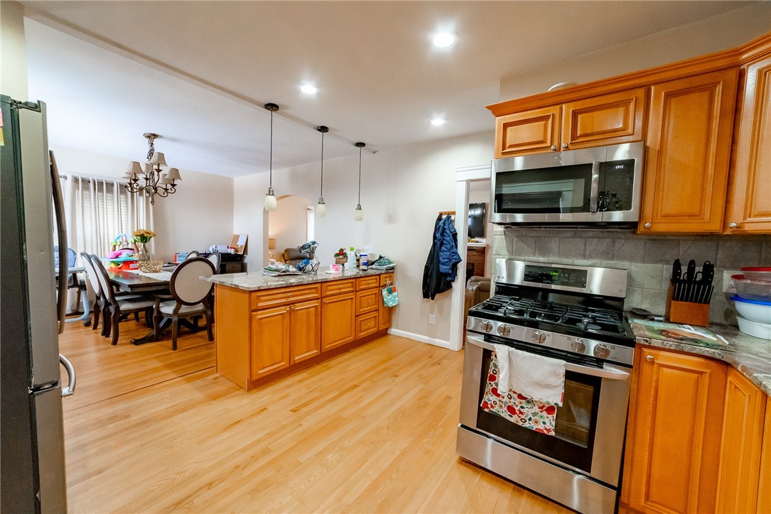 71 Calaman Road Cranston, RI 02910 - Photo 5 of 16