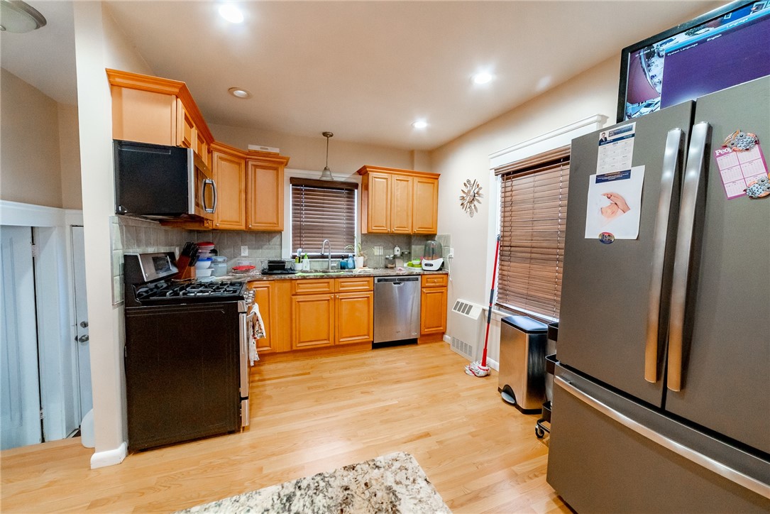 71 Calaman Road Cranston, RI 02910 - Photo 6 of 16