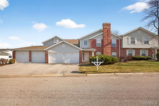 $210,000 | 976 Windstream, St. Peters, MO 63376