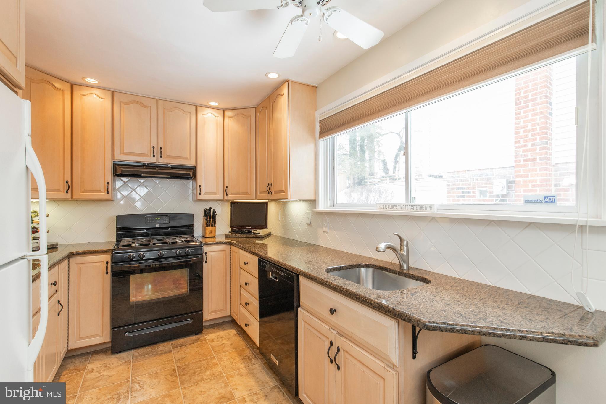 338 Glen Ridge Road Havertown, PA 19083 - Photo 16 of 40 Eat-in kitchen