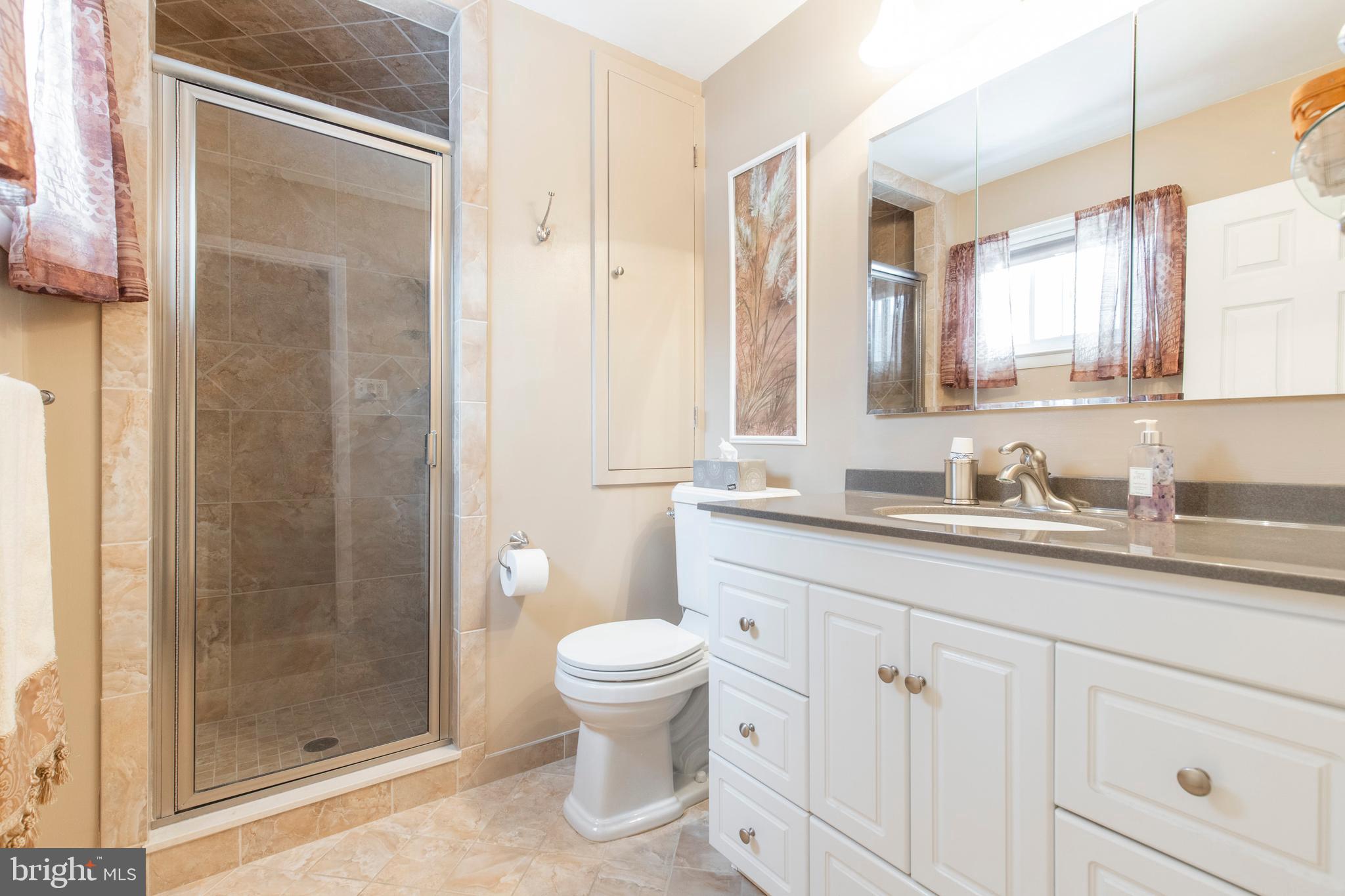 338 Glen Ridge Road Havertown, PA 19083 - Photo 27 of 40 Main Bedroom Updated Bath