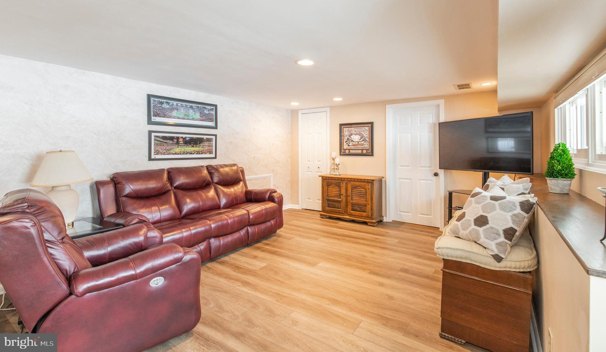 338 Glen Ridge Road Havertown, PA 19083 - Photo 4 of 40 Family Room