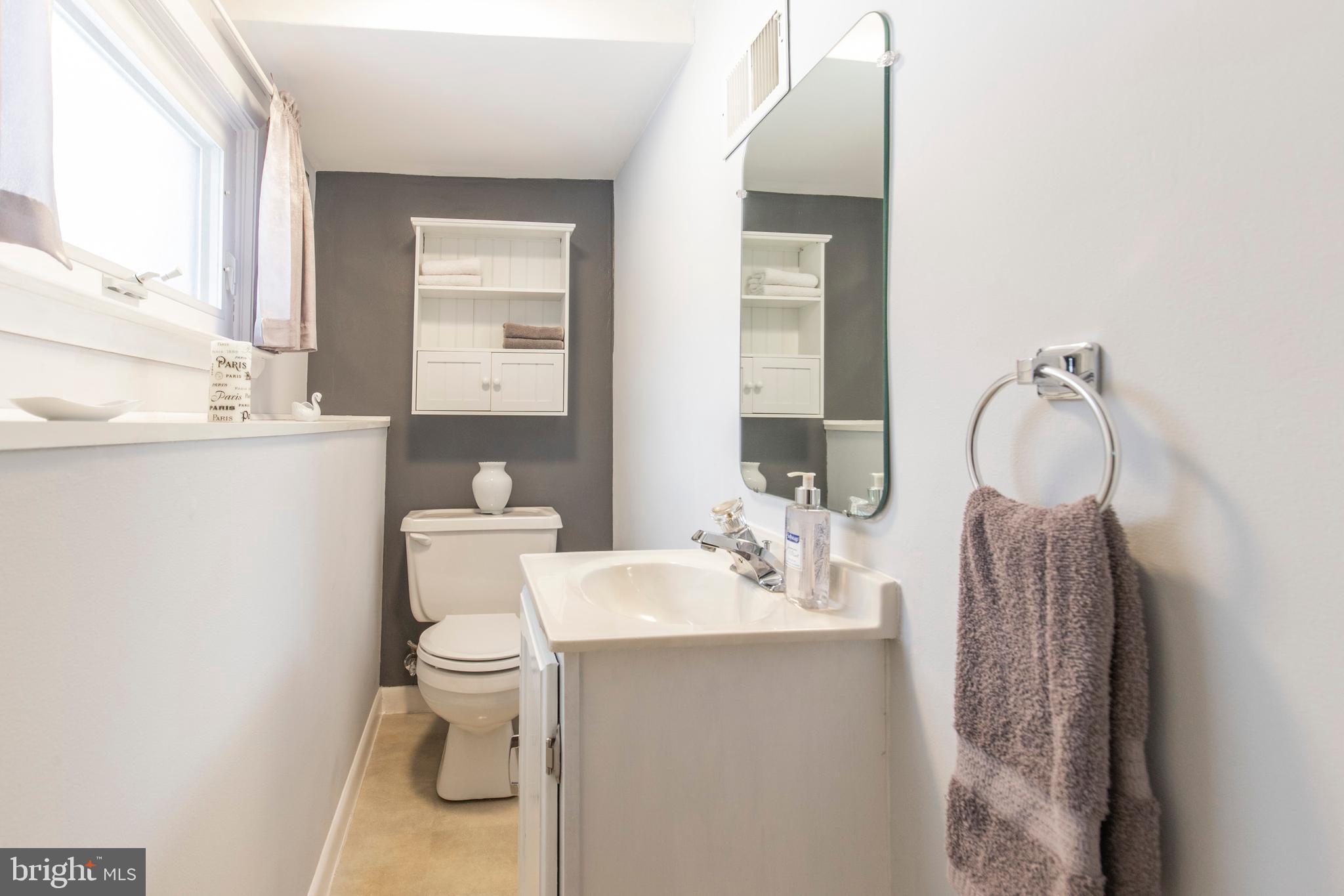 338 Glen Ridge Road Havertown, PA 19083 - Photo 9 of 40 Powder Room