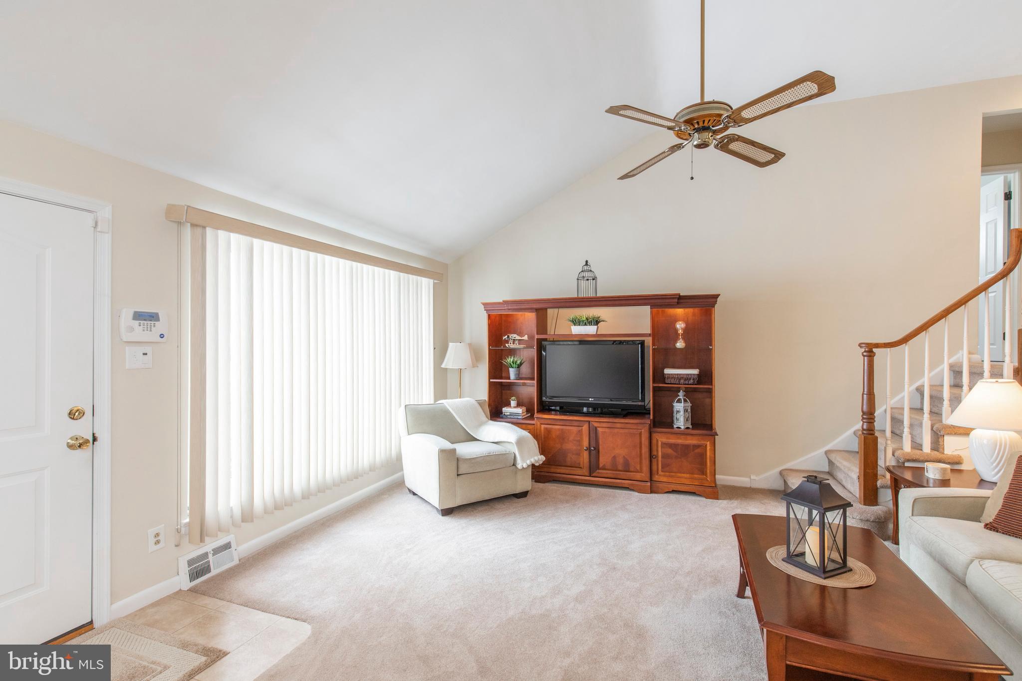 338 Glen Ridge Road Havertown, PA 19083 - Photo 10 of 40 Living Room with vaulted ceiling