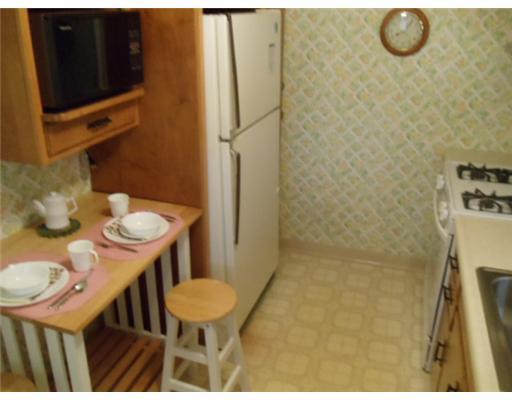 913 Braddock Road Forest Hills, PA 15221 - Photo 7 of 18 Kitchen. Kitchen Breakfast Area