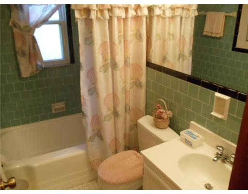 913 Braddock Road Forest Hills, PA 15221 - Photo 8 of 18 Full Bath. Ceramic Tile Bath in Very Good Condition