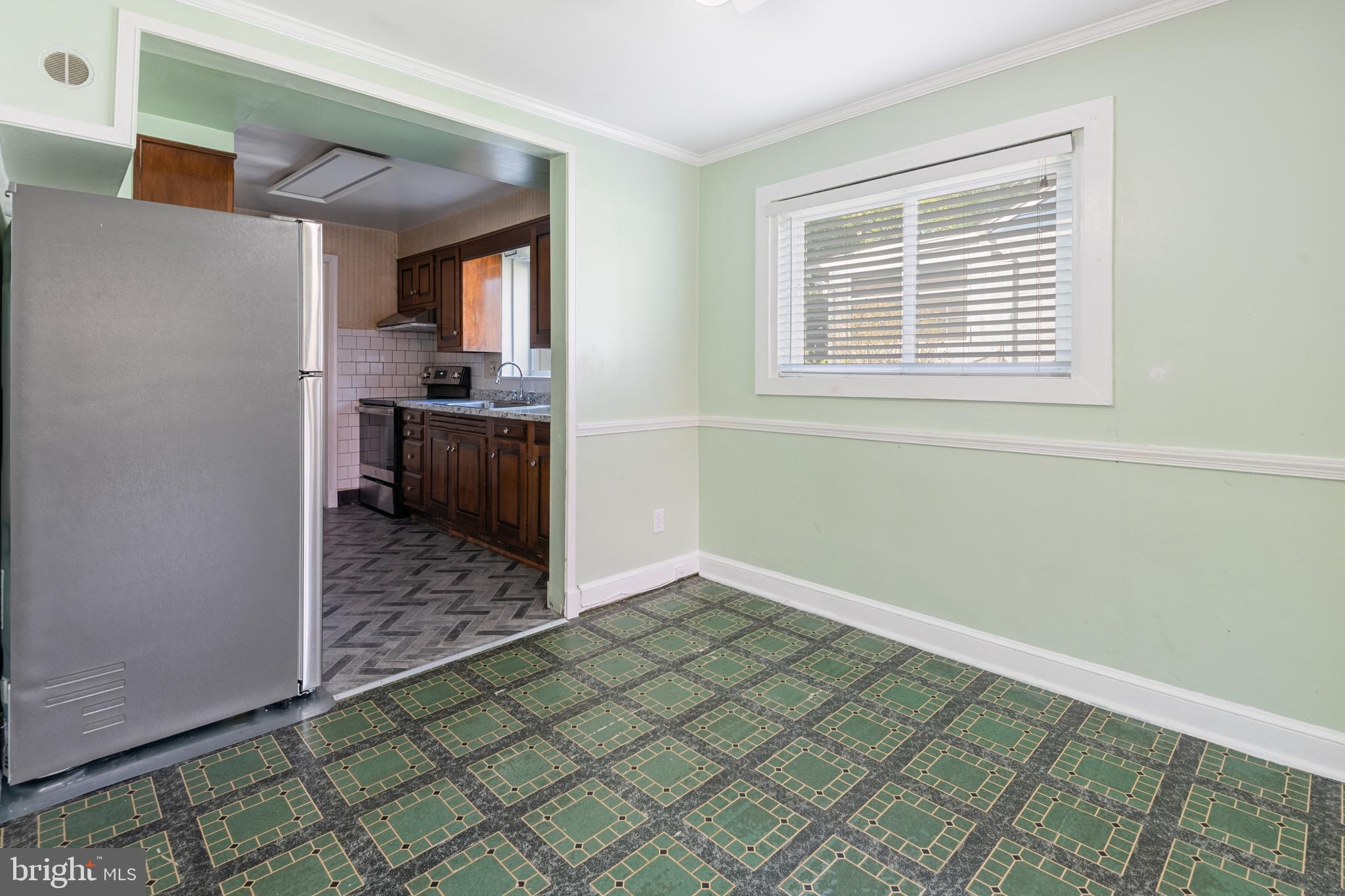 2206 Prichard Road Silver Spring, MD 20902 - Photo 12 of 33 Dining room