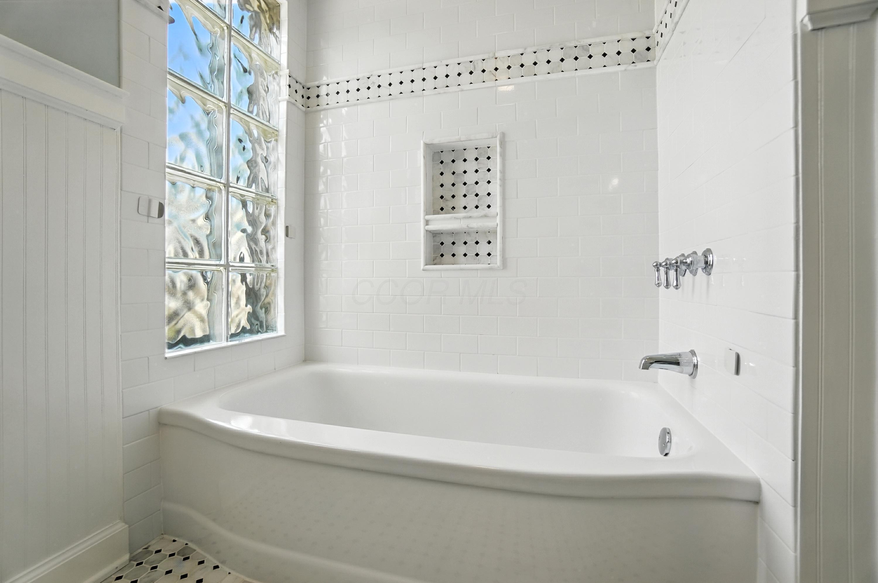 2751 Brandon Road Columbus, OH 43221 - Photo 21 of 41 FULL BATH