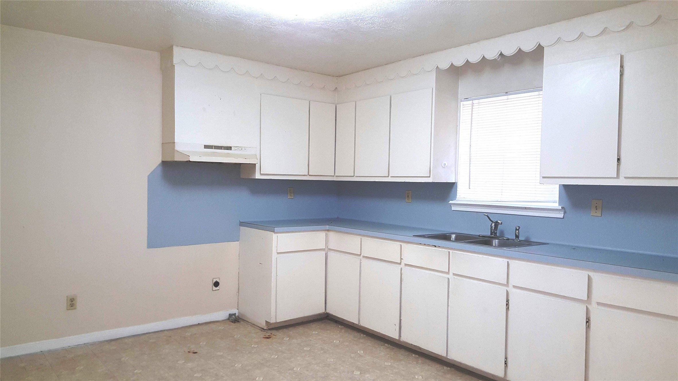 12105 Old County Road Willis, TX 77378 - Photo 6 of 13 a kitchen with white cabinets