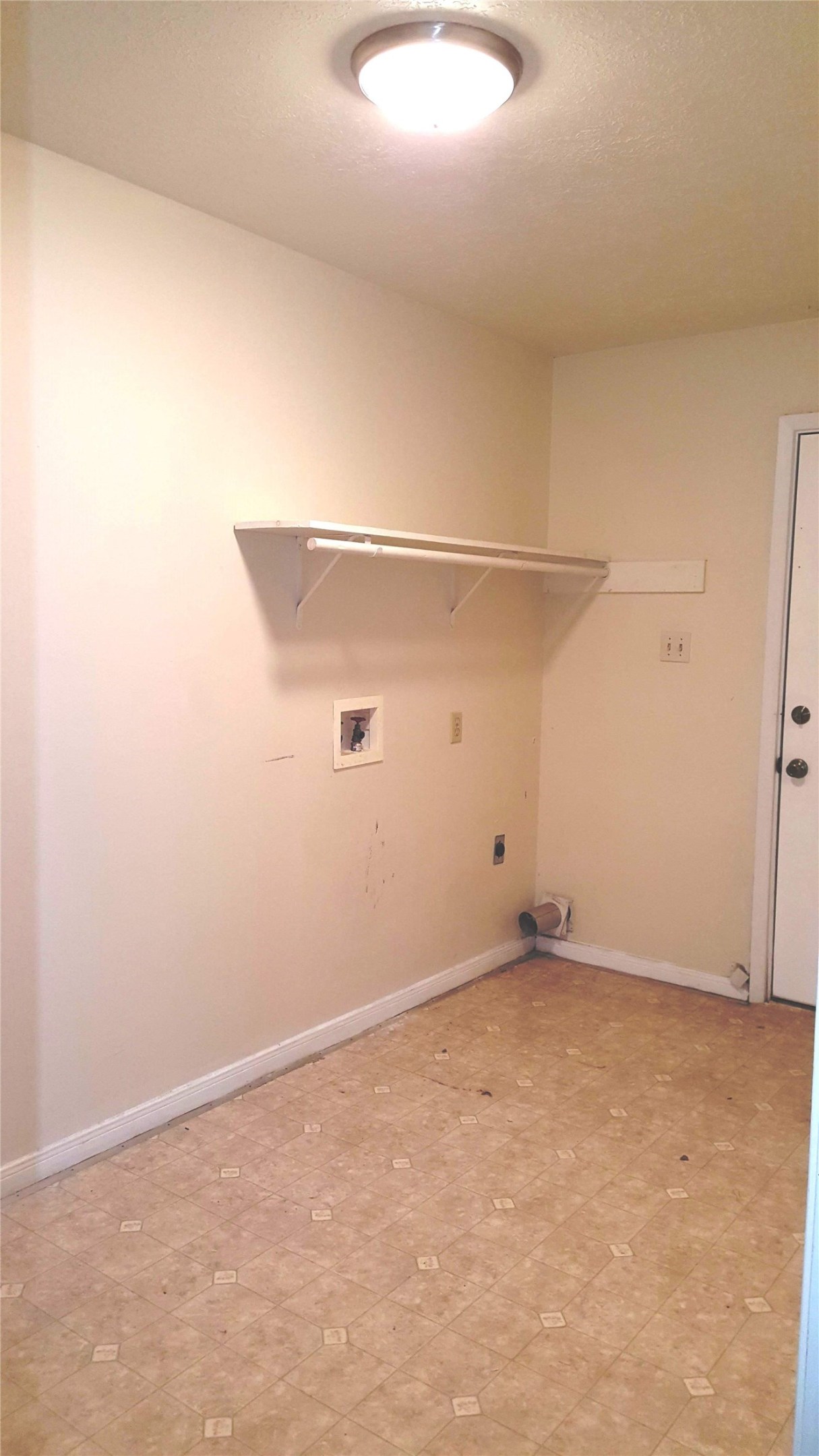 12105 Old County Road Willis, TX 77378 - Photo 7 of 13 a view of an empty room