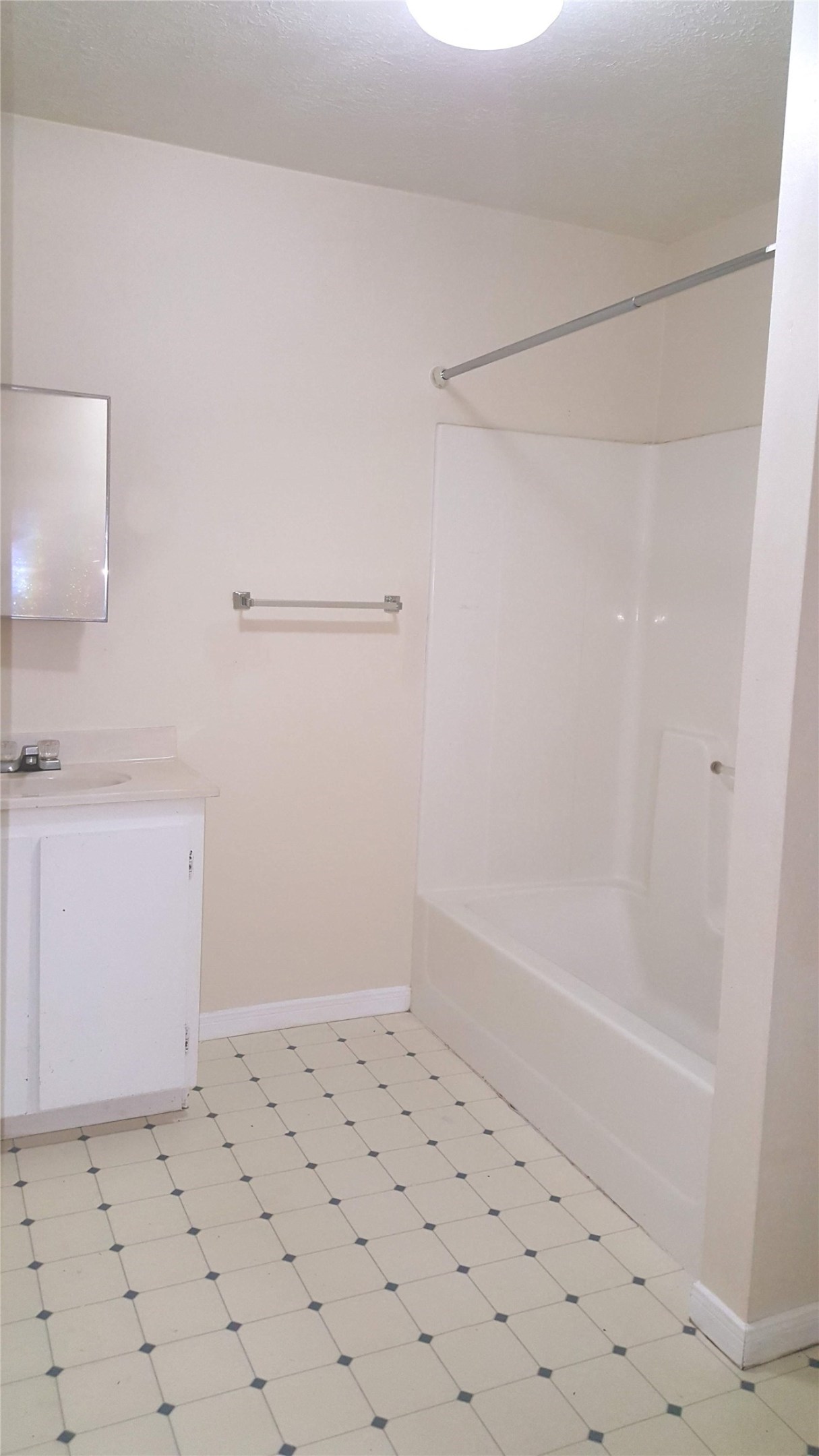 12105 Old County Road Willis, TX 77378 - Photo 9 of 13 a bathroom with a bathtub