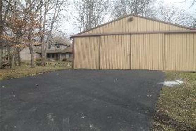 9597 Hyne Road Brighton, MI 48114 - Photo 15 of 29 31054462-15.JPG