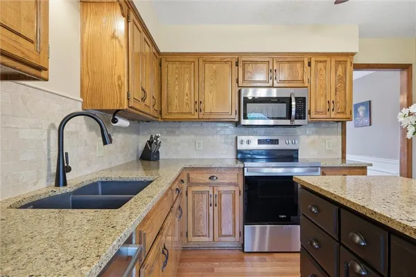 $435,000 | 1100 Wellington Way, Liberty, MO 64068