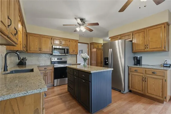 $435,000 | 1100 Wellington Way, Liberty, MO 64068