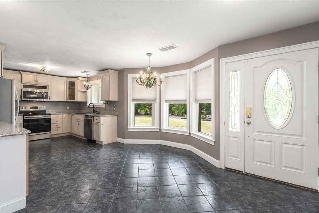 893 Cronin Road Warren, MA 01585 - Photo 7 of 38