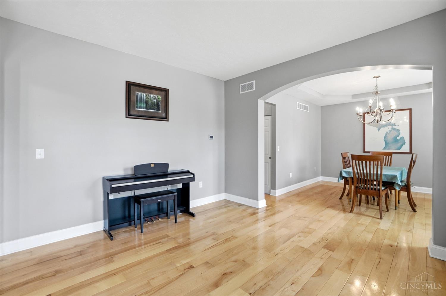 678 Hyacinth Road Cincinnati, OH 45245 - Photo 8 of 82 Gallery Image 8