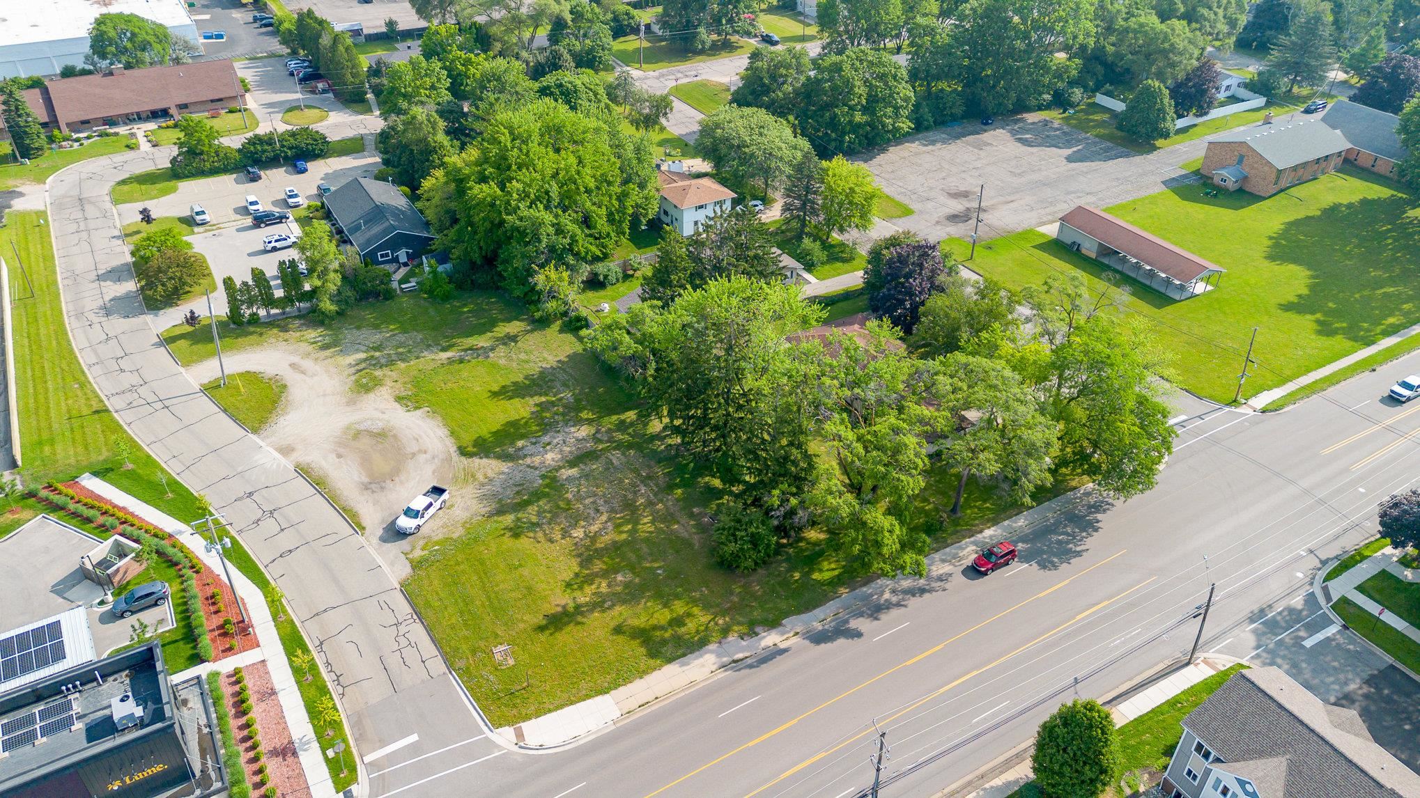 915 East Broomfield Road Mount Pleasant, MI 48858 - Photo 2 of 5
