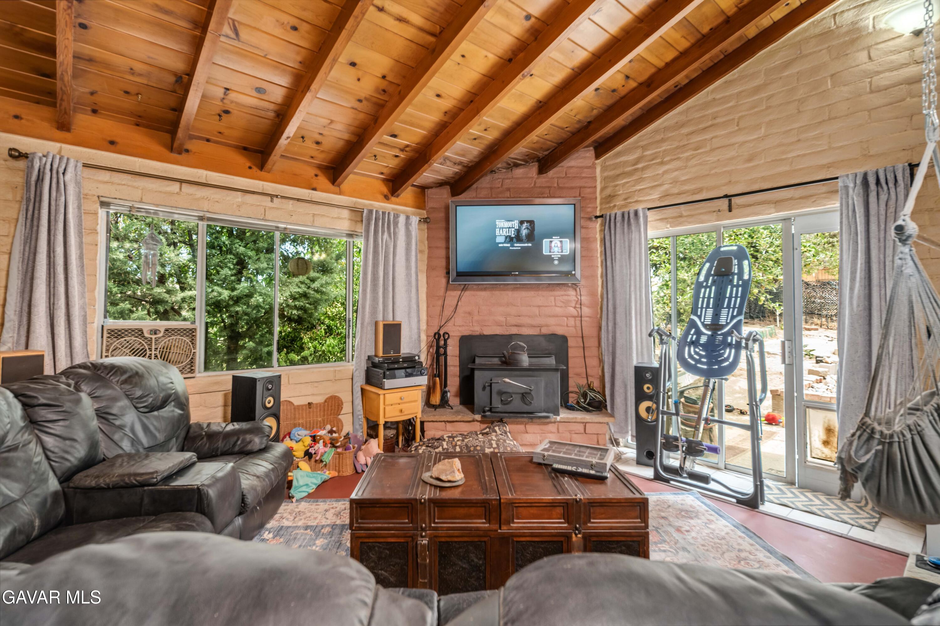 42766 Ranch Club Road Lake Hughes, CA 93532 - Photo 8 of 29 Living room