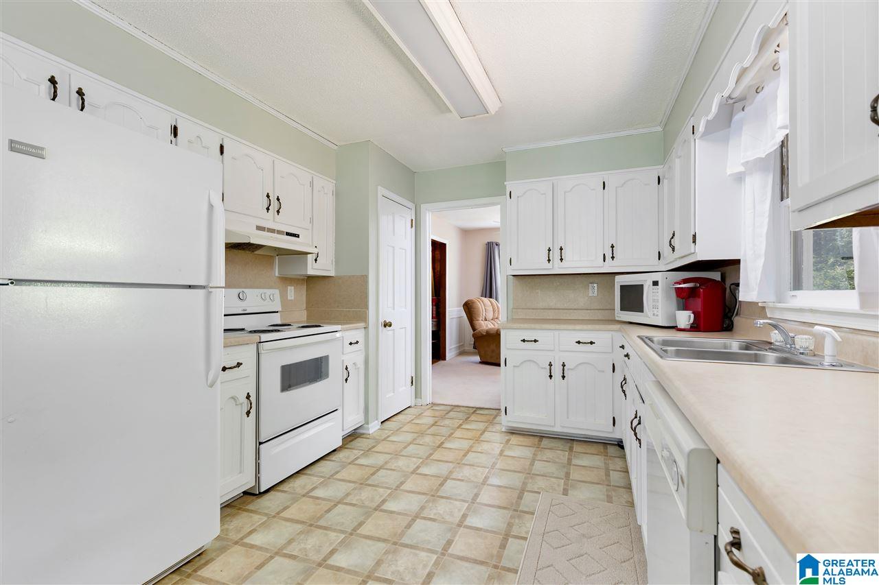 805 Round Hill Road Pelham, AL 35124 - Photo 12 of 29
