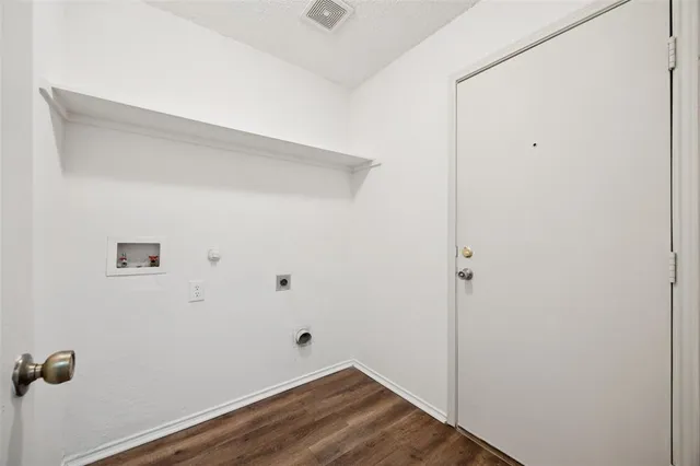 $300,000 | 1438 Stewart Drive, Rockwall, TX 75032