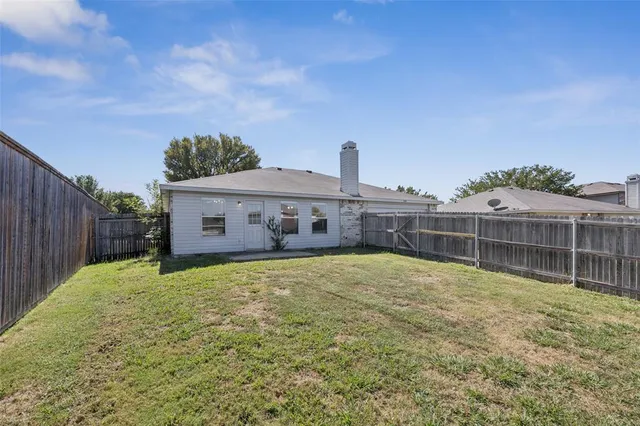 $300,000 | 1438 Stewart Drive, Rockwall, TX 75032