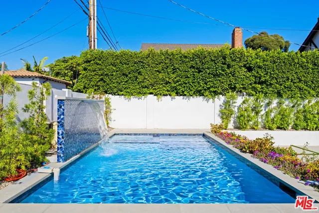 a view of a room with a washing machine