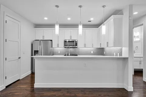 $399,999 | 2016 North Fitzhugh Avenue, Unit 105, Dallas, TX 75204