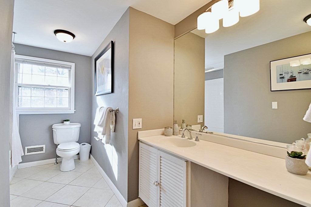 41 Ledgewood Road Framingham, MA 01701 - Photo 25 of 42