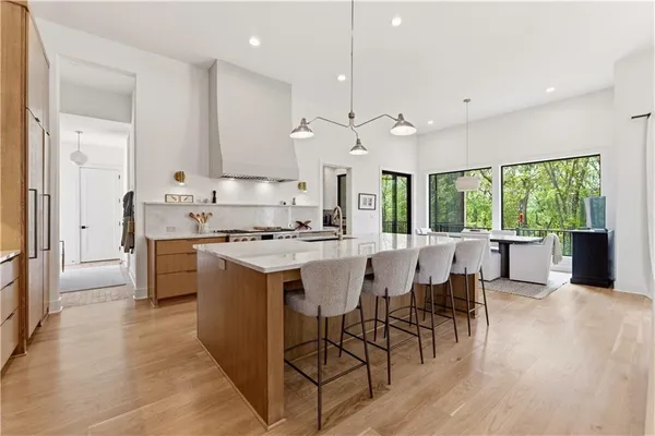 $1,695,000 | 7300 Northwest Pampas Lane, Parkville, MO 64152
