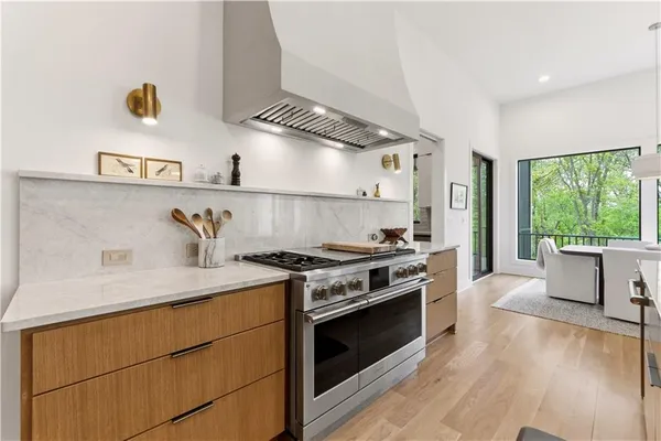 $1,695,000 | 7300 Northwest Pampas Lane, Parkville, MO 64152