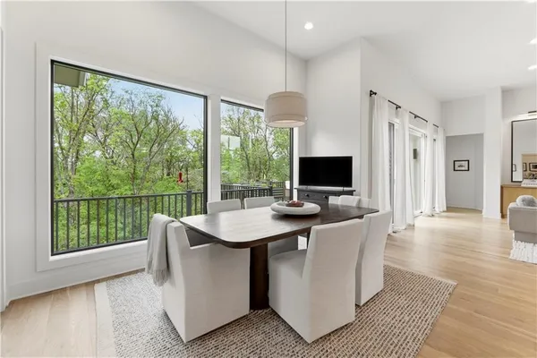 $1,695,000 | 7300 Northwest Pampas Lane, Parkville, MO 64152