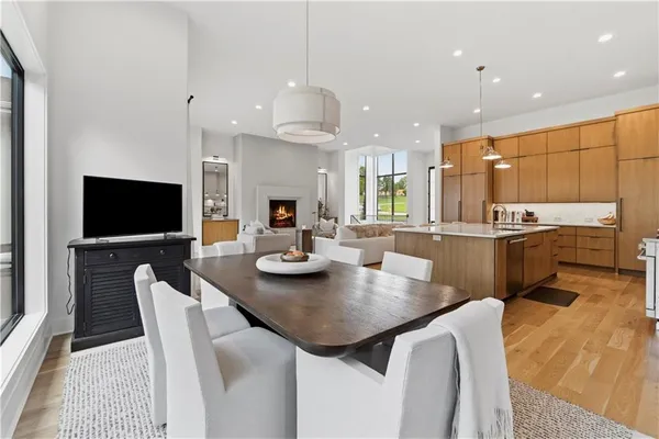 $1,695,000 | 7300 Northwest Pampas Lane, Parkville, MO 64152