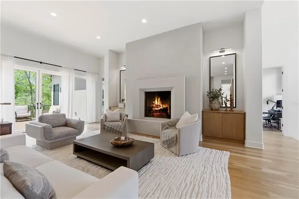 $1,695,000 | 7300 Northwest Pampas Lane, Parkville, MO 64152