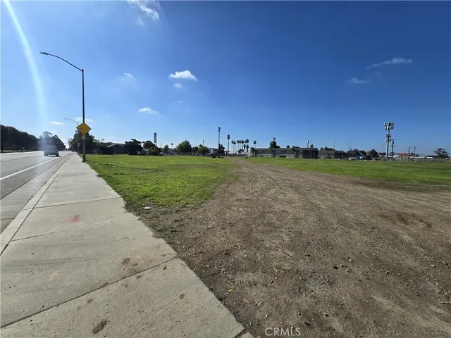 a view of a grassy field with trees