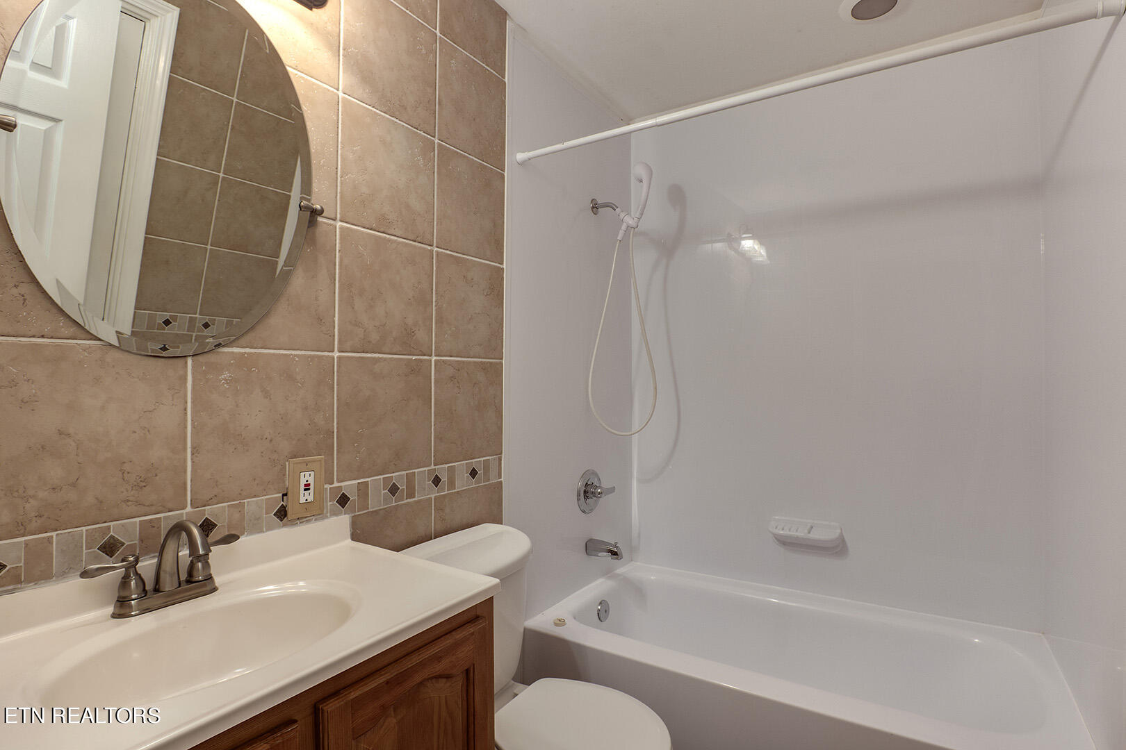 116 Arizona Road Oak Ridge, TN 37830 - Photo 31 of 42 31_ArizonaRoad_116_GuestBath