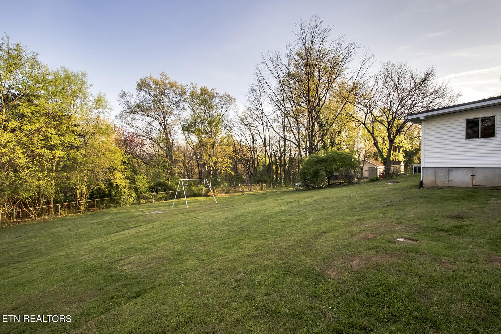116 Arizona Road Oak Ridge, TN 37830 - Photo 39 of 42 39_ArizonaRoad_116_Backyard02