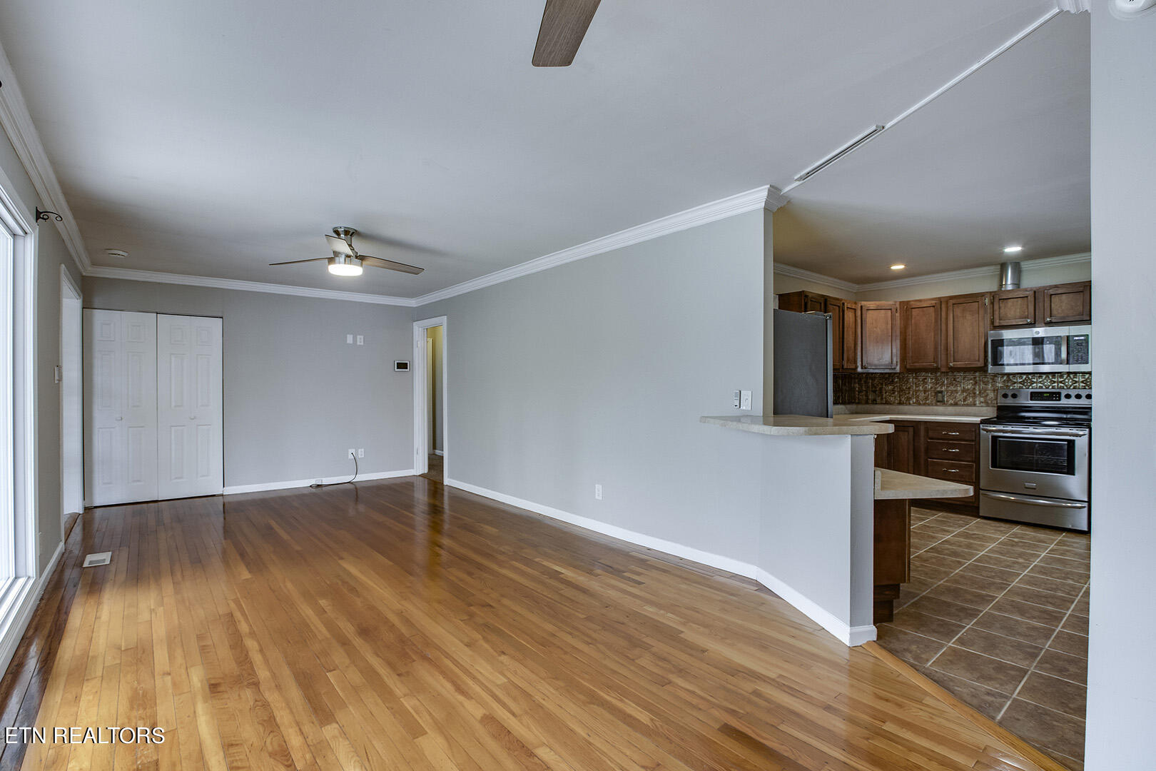 116 Arizona Road Oak Ridge, TN 37830 - Photo 8 of 42 08_ArizonaRoad_116_Living03