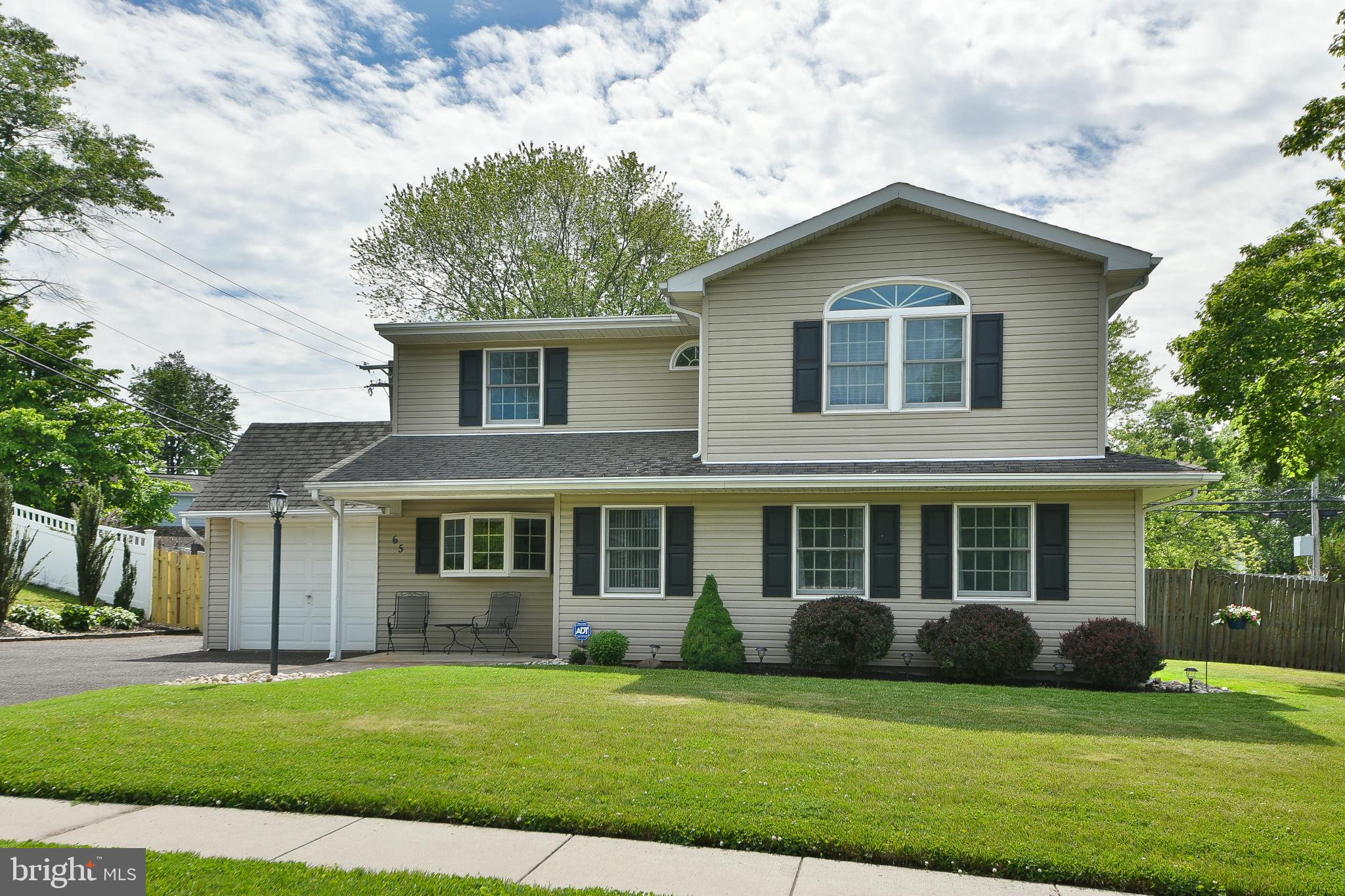 65 Hawk Road Levittown, PA 19056 - Photo 5 of 47 Gallery Image 5
