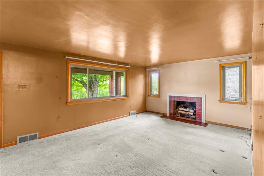 1484 Nine Eighty Road Canonsburg, PA 15317 - Photo 4 of 33 Living Room 1484 Nine Eighty Road