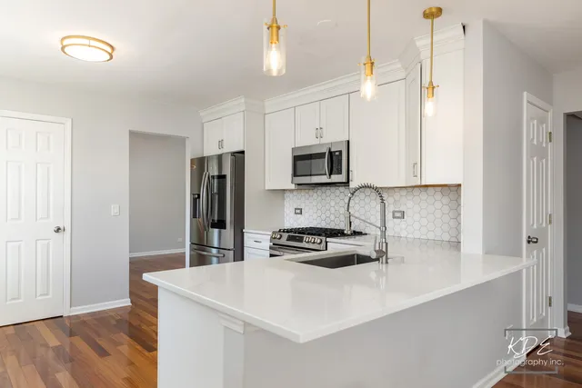 $3,350 | 350 Pearson Circle, Naperville, IL 60563