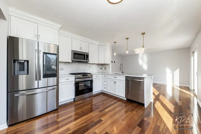 $3,350 | 350 Pearson Circle, Naperville, IL 60563