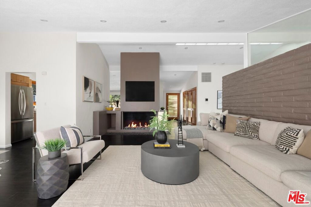 2100 Roscomare Road Los Angeles, CA 90077 - Photo 4 of 24 Gallery Image 4